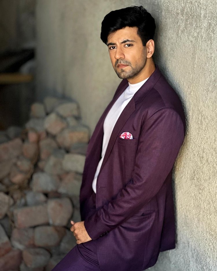 'Jis bande ne jhadoo marna seekh liya stage pe…' Karanvir Sharma reflects Anupam Kher’s invaluable piece of advice on World Theatre Day 2024